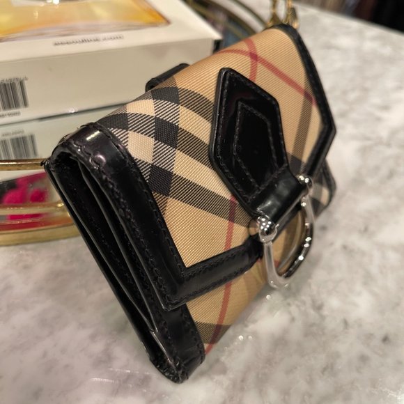 Burberry Vintage Check Wallet
Will be happy you got this nice wallet - Picture 6 of 7